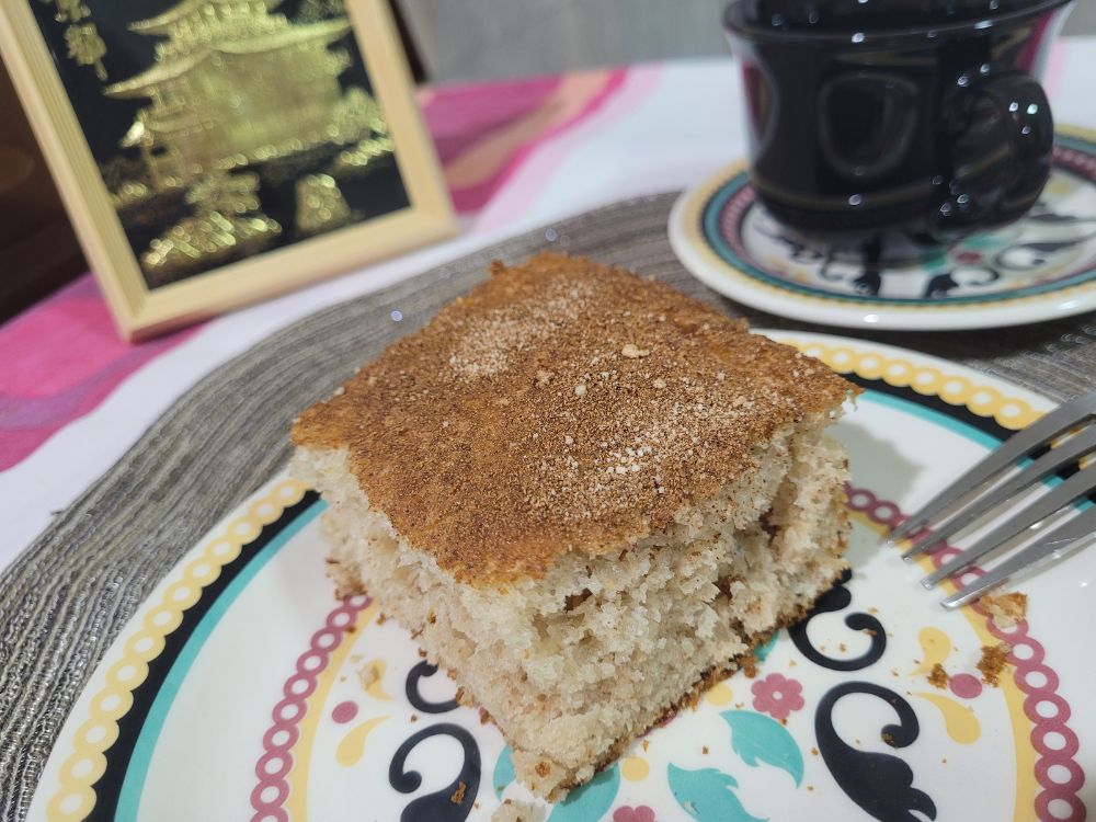 A aroma desse bolo de banana é fantástico.