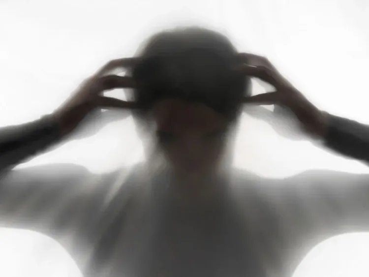 sombra de jovem homem